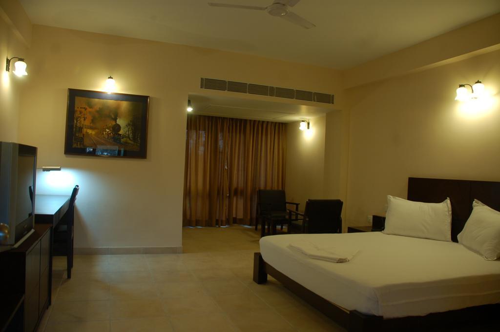 Oyo 15149 Hotel Ajoy Minar 만다르모니 객실 사진
